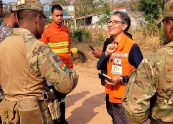 Expertos de Brasil arriban al país y se unen a la lucha contra los incendios
