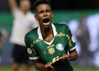 Estevao mantiene vivo al Palmeiras en la lucha por el Brasileirao