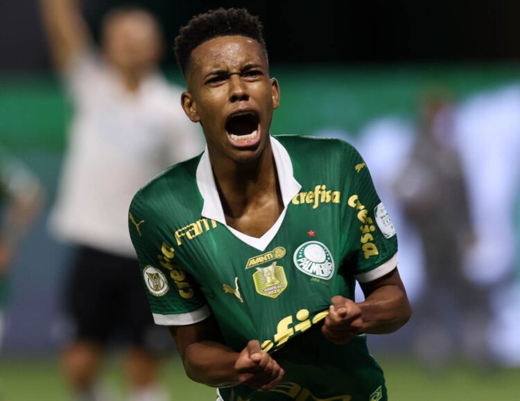 Estevao mantiene vivo al Palmeiras en la lucha por el Brasileirao