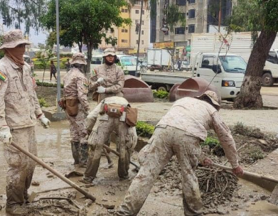 FFAA inicia búsqueda de anciana y niña desaparecidas tras desbordes de ríos en Cochabamba