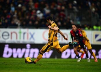 Inter golea en Cagliari y toma provisionalmente liderato de Serie A