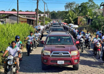 Sindicatos de mototaxis y una caravana de vehículos escoltan a Morales en Chimoré