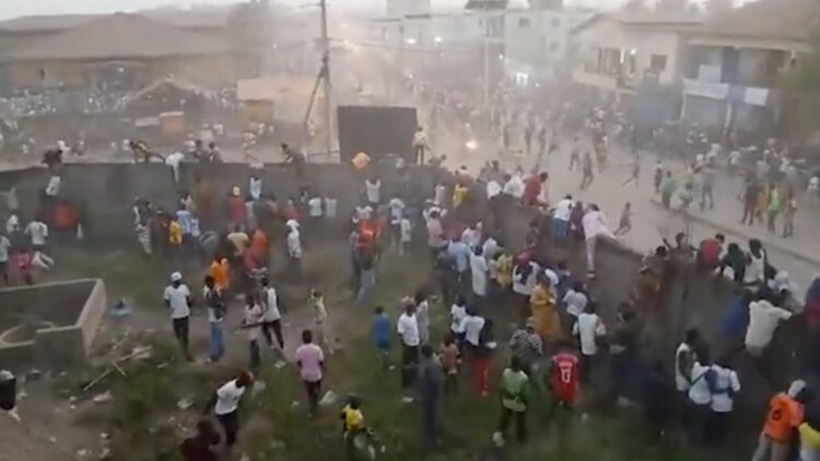Al menos 56 muertos en Guinea por una ‘avalancha’ en partido de fútbol