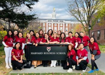 Mujeres jóvenes bolivianas visitan Harvard, MIT y Yale