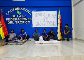 Evo Morales inicia su huelga de hambre junto a algunos compañeros.
