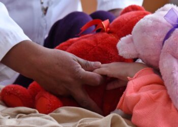 Dos niños mueren por una bacteria en Cochabamba y se activa una alerta