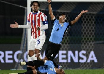 Uruguay y Paraguay empatan 0-0 por eliminatorias en la despedida de Suárez