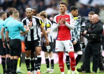 Arsenal naufraga en Newcastle y se complica la pelea por el título