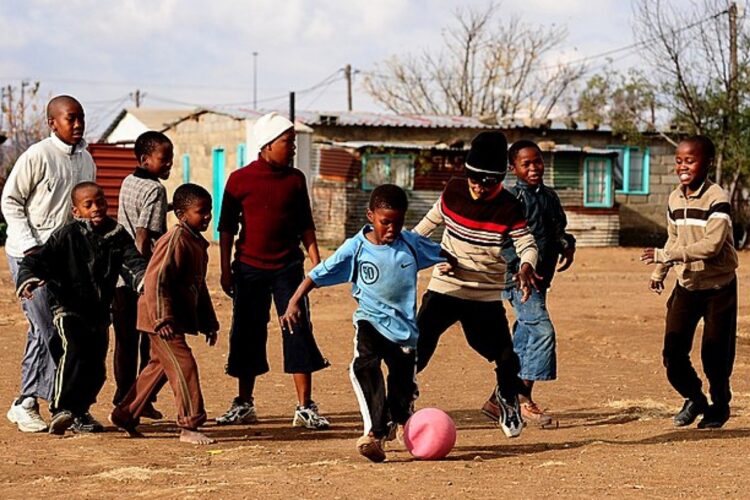 El fútbol de Brasil mira hacia África para reforzar sus canteras