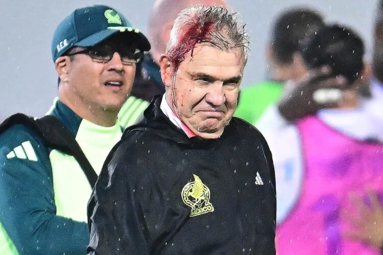 Aficionados hieren al técnico de México en partido que perdió ante Honduras