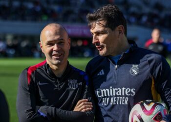 Iniesta se ‘despide’ ante 45.000 espectadores en Tokio