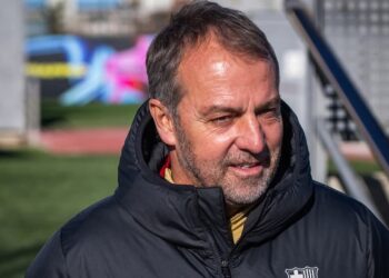 Flick asegura que el Barcelona ‘batallará’ por lograr títulos hasta final de temporada