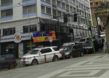 Choque deja tres personas heridas en la calle J. J. Pérez de La Paz