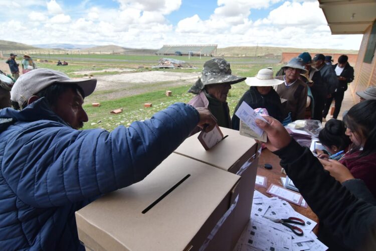 El día de las elecciones judiciales en el área rural de La Paz.