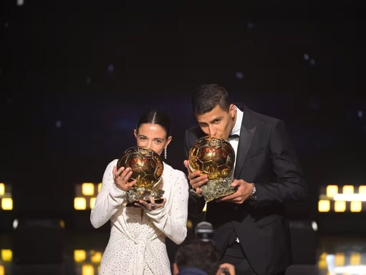 Bonmatí y Rodri besan sus Balones de Oro en un año mágico para el fútbol español