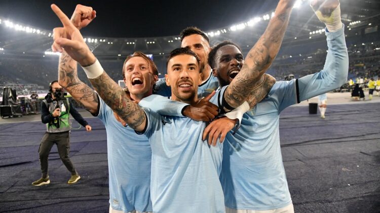 Lazio gana 2-1 a Cagliari y se suma a la persecución del Napoli
