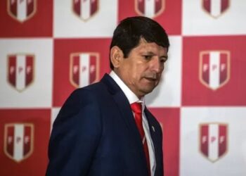 Detienen por presunta corrupción al titular de la Federación de Fútbol de Perú