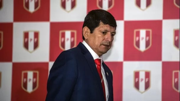 Detienen por presunta corrupción al titular de la Federación de Fútbol de Perú