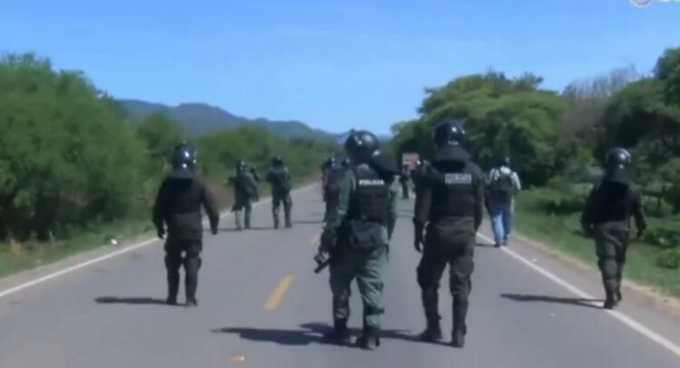 Tránsito de Santa Cruz a Cochabamba y Sucre sigue paralizado