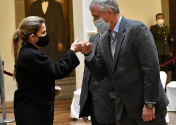 Jeanine Áñez y Branko Marinkovic, cuando éste fue posesionado ministro.