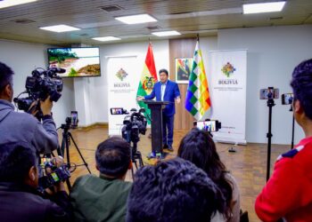 Montaño sobre el bloqueo en Tiquina: ‘Hagan lo que hagan, ya hemos licitado el puente’