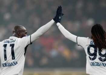 Nápoles se pone líder al ganar en Génova y envía presión al Atalanta
