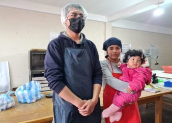 Kevin y Sandra se capacitan junto a su hija