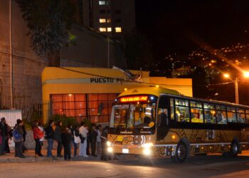 No habrá buses PumaKatari ni ChiquiTiti hasta el lunes, por falta de diésel