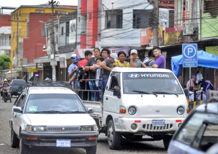 Sigue el paro, transportistas hablan de bloqueo departamental