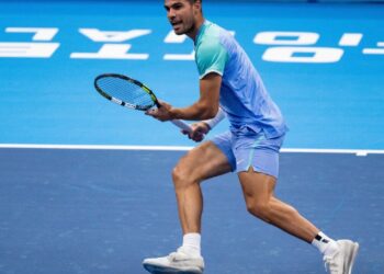 Alcaraz cede ante Tiafoe en otra exhibición de tenis en EEUU