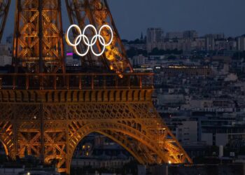Los anillos olímpicos permanecerán en la Torre Eiffel al menos hasta 2028