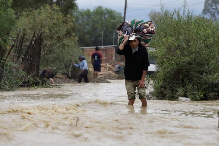 El Senamhi emite alerta Roja por desbordes de ríos debido a las lluvias.