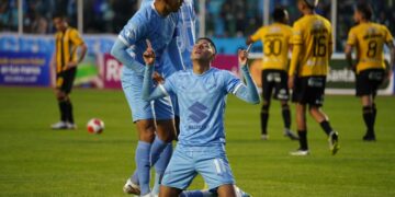 Bolívar golea, disfruta y se acerca a su objetivo
