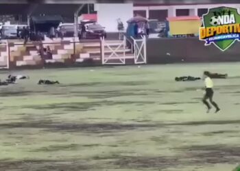 Un rayo mata a futbolista en partido de aficionados en Perú