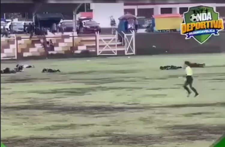 La captura de un video derribó a algunos jugadores en el campo de juego.