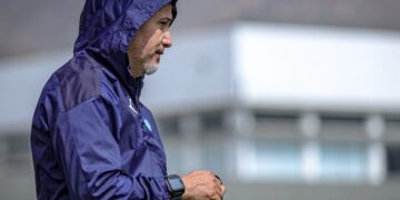 El TDD sanciona al DT de Bolívar, Robatto, con un año de suspensión