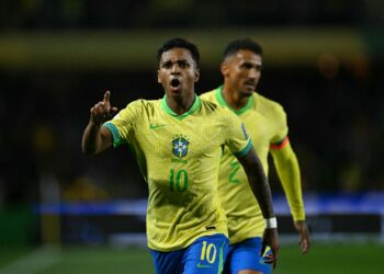 Rodrygo salva con su gol a un triste Brasil contra Ecuador