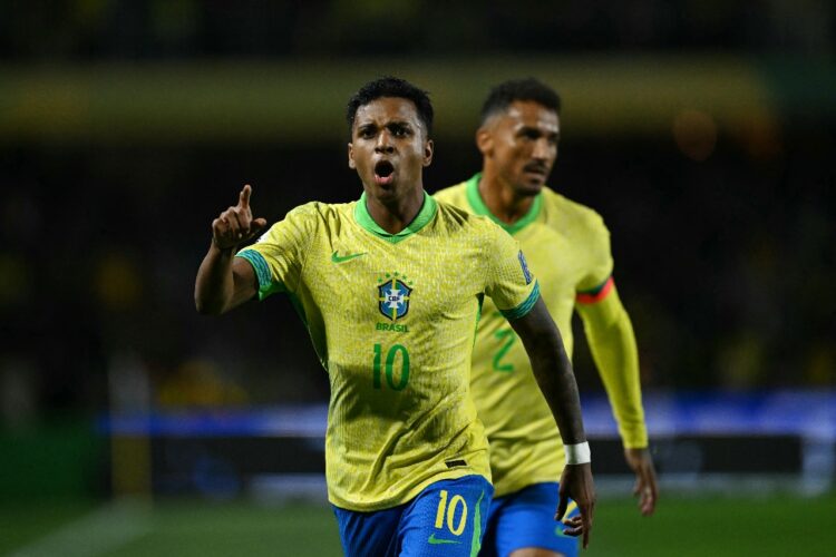 Rodrygo salva con su gol a un triste Brasil contra Ecuador