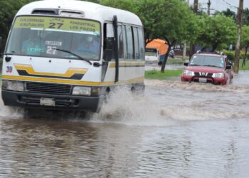 Transportistas acuerdan mantener la tarifa en Bs 2 en Santa Cruz