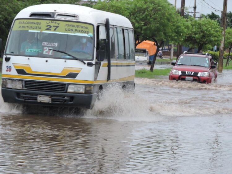 Transportistas acuerdan mantener la tarifa en Bs 2 en Santa Cruz