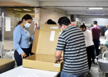 Vocal del TSE señala que desde el 8 de diciembre se enviará maletas electorales a los recintos más alejados