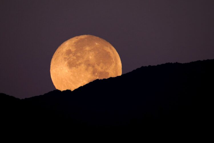 La última SuperLuna de 2024 llega este viernes