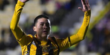 The Strongest se impone 2-0 a Tomayapo y se aferra a sus opciones