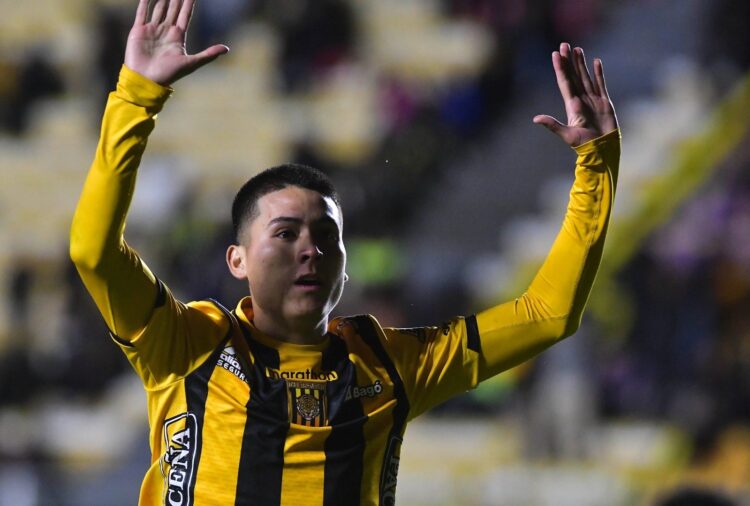 The Strongest se impone 2-0 a Tomayapo y se aferra a sus opciones