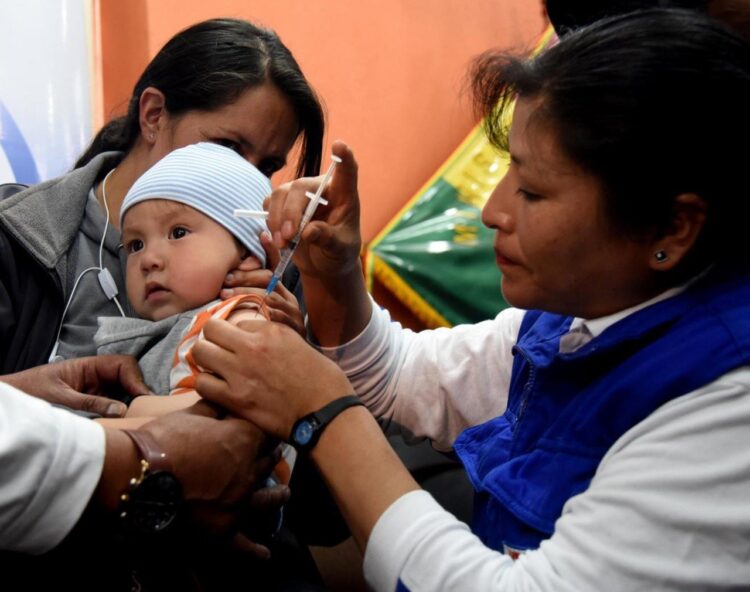 Solo uno de cada dos niños está vacunado contra la tosferina.