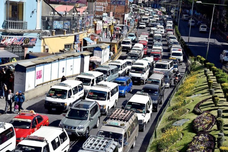 Transportistas de La Paz se reúnen para analizar acciones ante el alza de precios