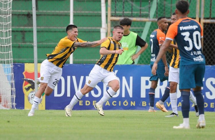 The Strongest derrota 2-1 a Royal Pari y se aferra al milagro de la remontada
