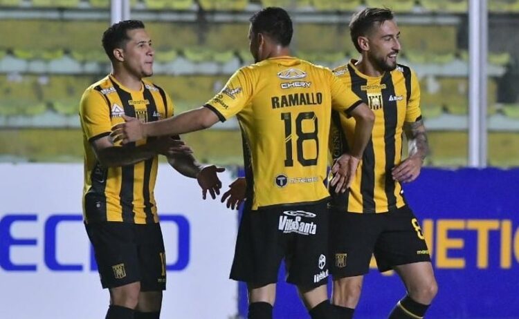 The Strongest golea 6-2 a Oriente y acecha al líder