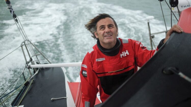 El francés Yannick Bestaven abandona la Vendée Globe y se dirige a Ushuaia