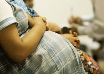 Los embarazos adolescentes disminuyeron un 39% entre 2015 y 2023
